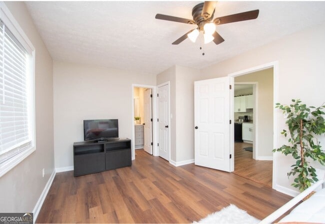 Photo - 9000 Cornell Dr