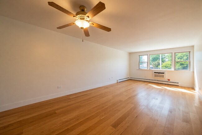 Photo - 415 S Lombard Ave Unit 304