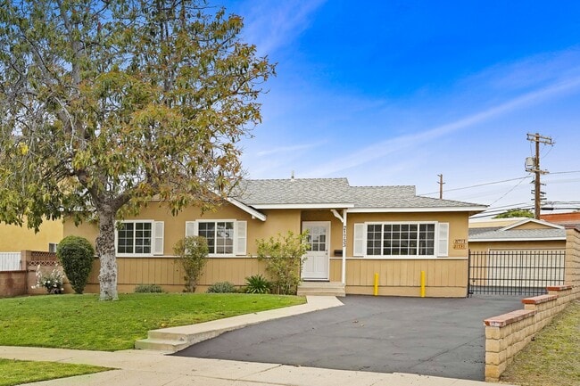Building Photo - 21733 Tuba St Rental