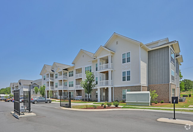 The Station at Poplar Tent - The Station at Poplar Tent Apartments