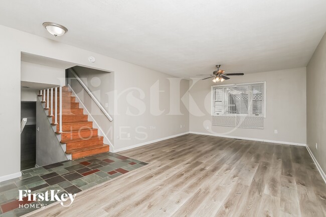 Photo - 1798 Maple Ave