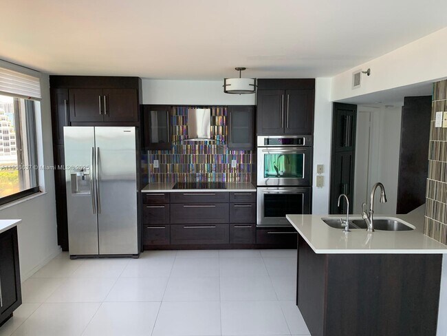 Photo - 540 Brickell Key Dr Unit 1227