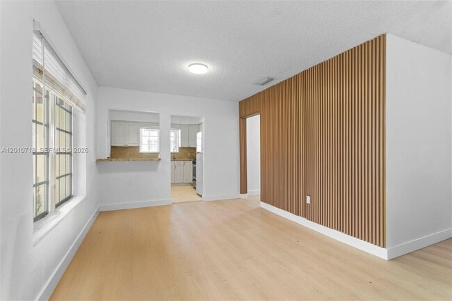 Photo - 9125 Carlyle Ave
