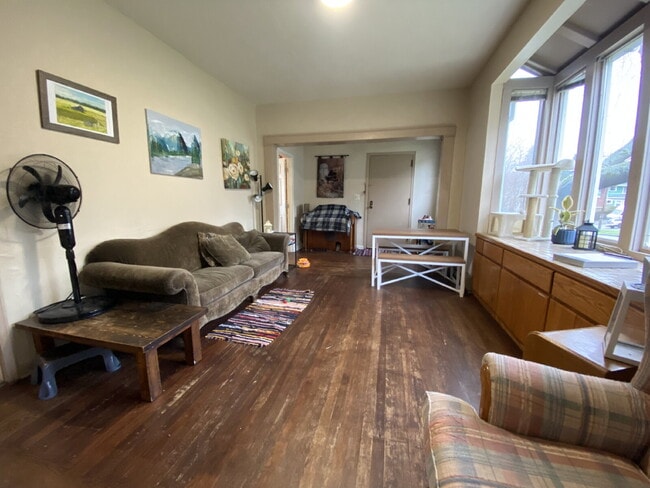 Photo - 825 N Garden St