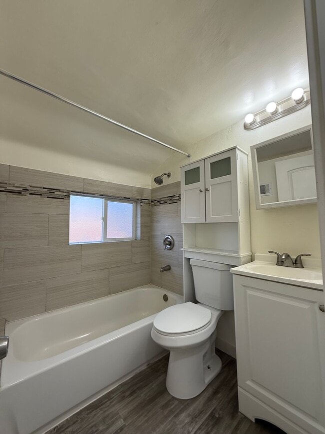 Photo - Holladay One Bedroom; 700 sq ft; Remodeled Unidad 4