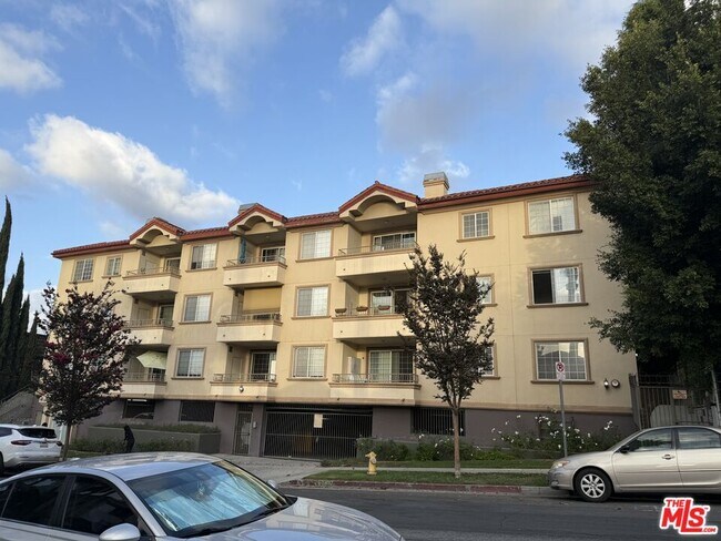 Building Photo - 962 S Gramercy Dr Unit 207