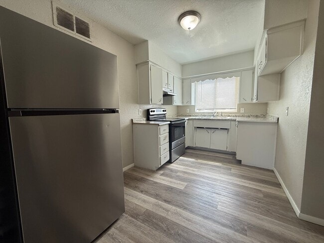 Building Photo - 215 Miriam Dr Unit D Rental