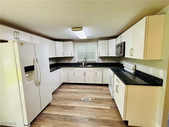 Photo - 16091 Siesta Dr