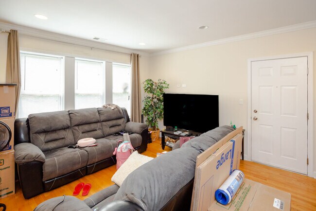 Photo - 6301 N Francisco Ave Unidad 3