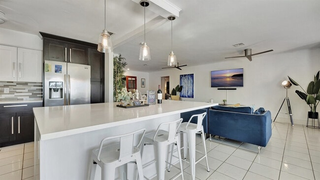 Building Photo - 571 94th Ave N