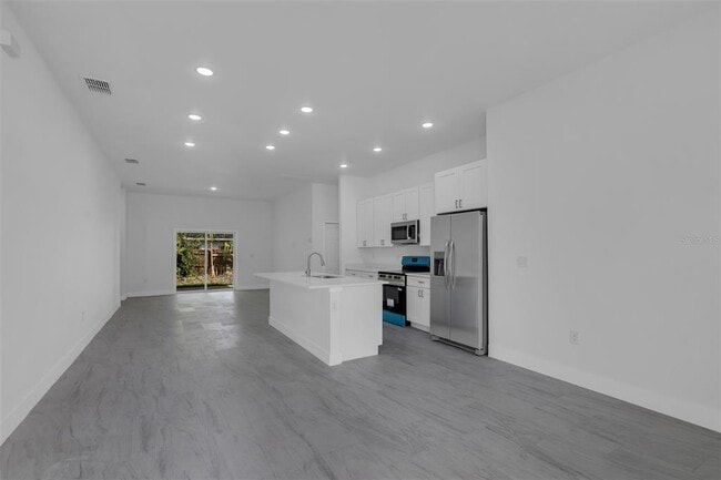 1221 SW 5th St