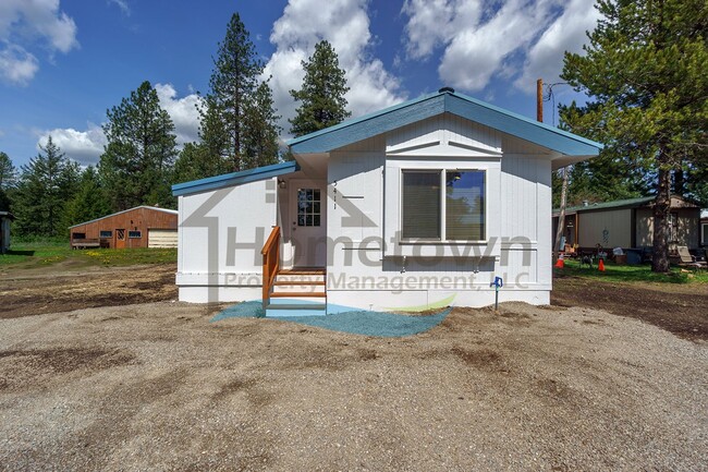 2 Bedroom 1 Bath Home with Off-Street Park... - 2 Bedroom 1 Bath Home with Off-Street Park...