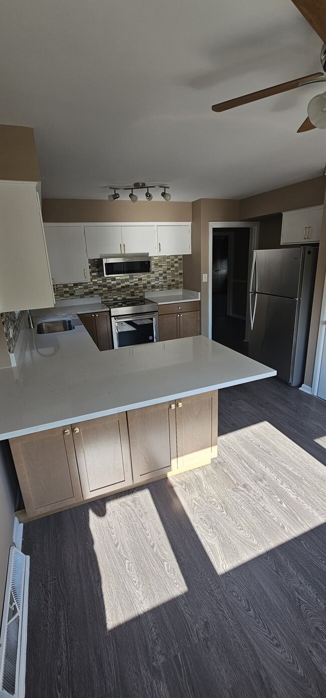 Building Photo - 9342 S Springfield Ave Unit Apt 2