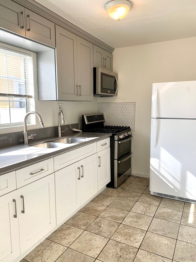 Photo - 2134 S Cloverdale Ave