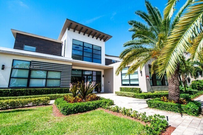 Building Photo - 8300 N Sherman Cir Unit D506 Rental