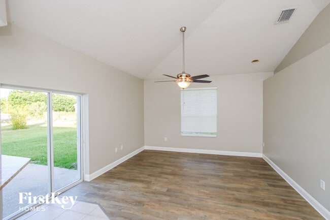 Photo - 1048 Tolson St SE