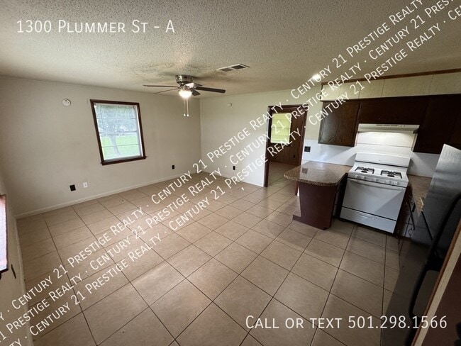 Photo - 1300 Plummer St Unidad A