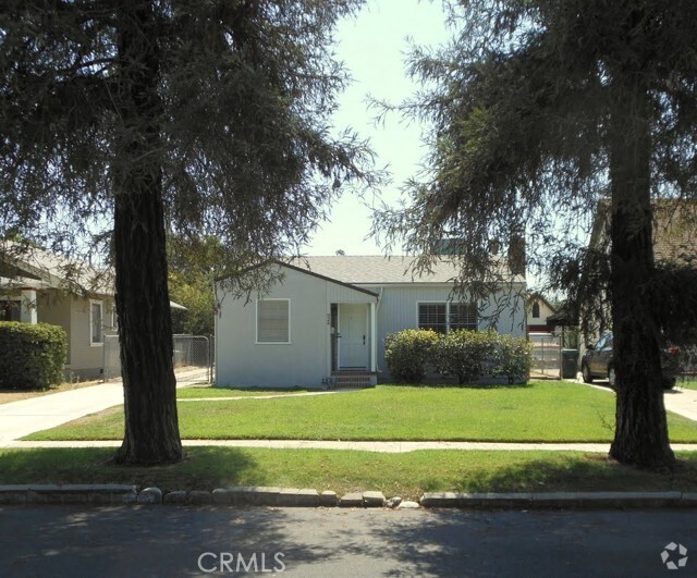 Building Photo - 926 Campus Ave Rental