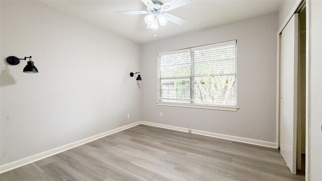 Photo - 7007 Housman