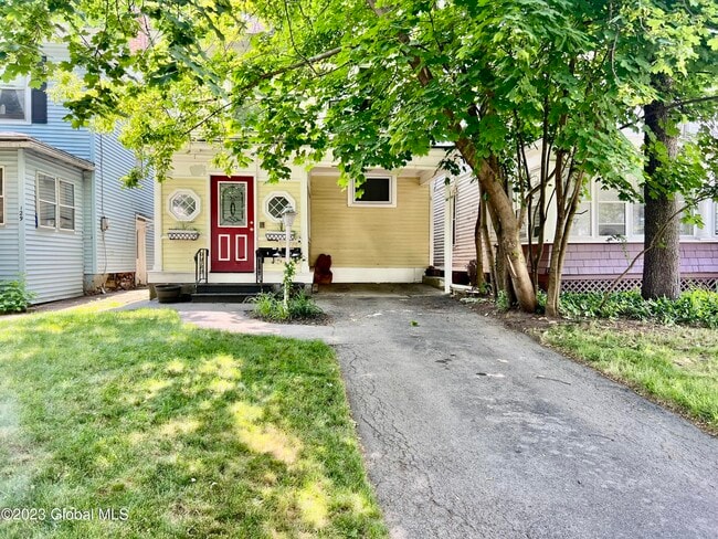 Building Photo - 127 N Pine Ave Unit 1