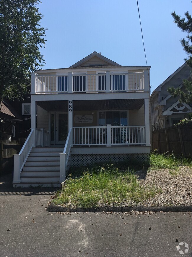 Building Photo - 989 Fairfield Beach Rd Rental