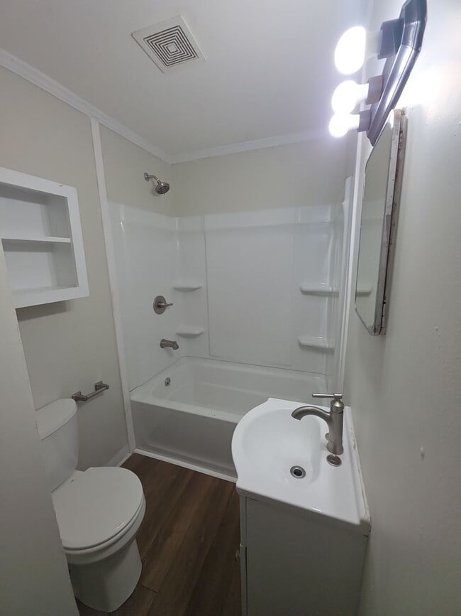 Photo - 58 Davis Ave Unidad 58 Davis Ave A