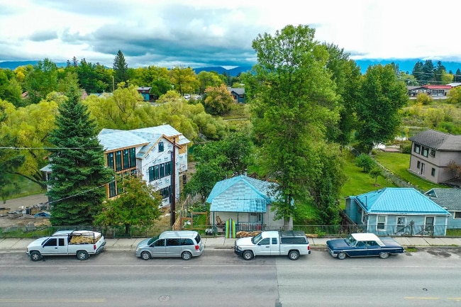 Photo - 583 Baker Ave