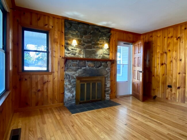 Photo - 729 Asbury Rd