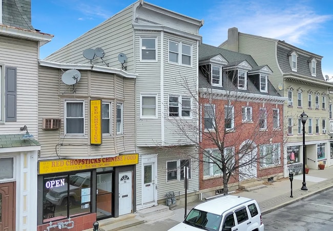 Building Photo - 377 S Main St Rental