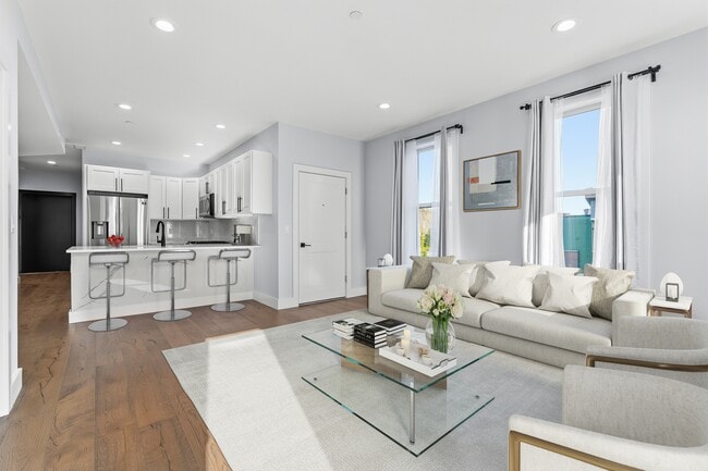 Photo - 3850 Washington St