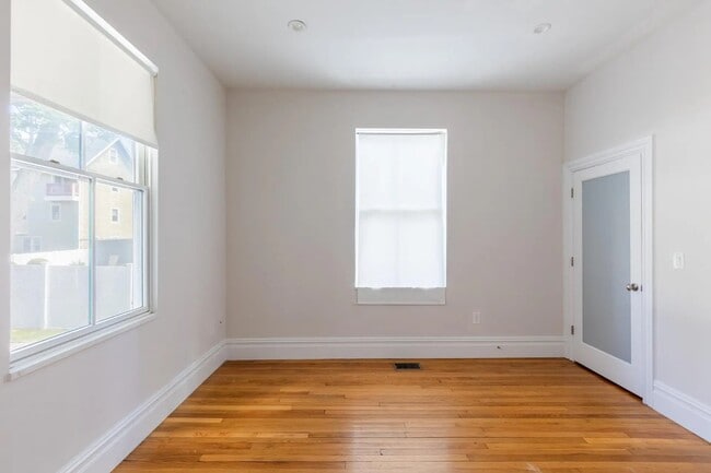 Building Photo - 89 Cedar St Unit 2