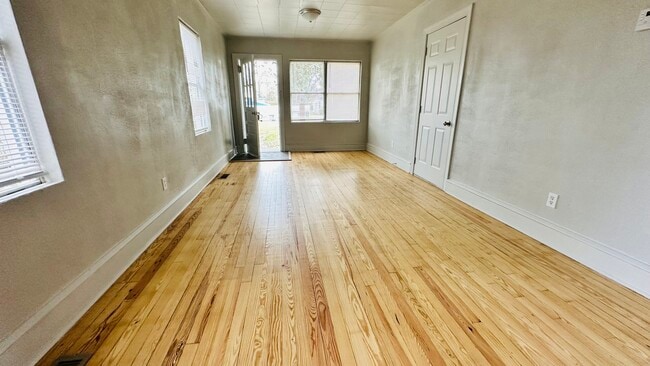 Photo - 206 Downes St