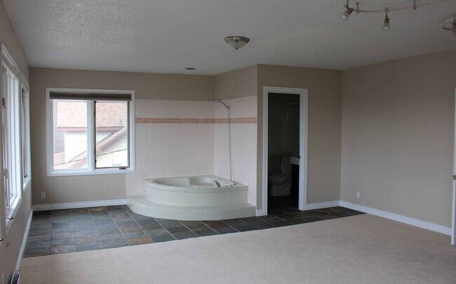 Photo - 307 11th St E