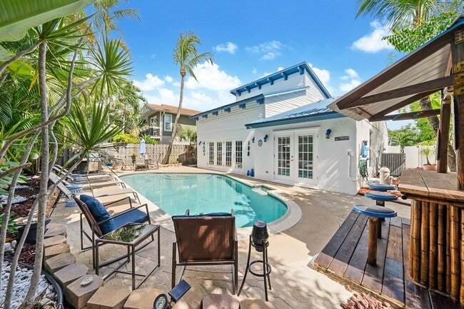 Photo - 2533 Bessie St