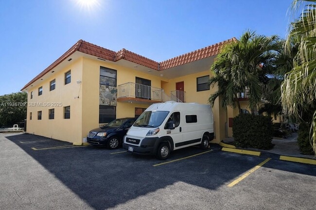 Building Photo - 3522 NE 166th St Unit 7