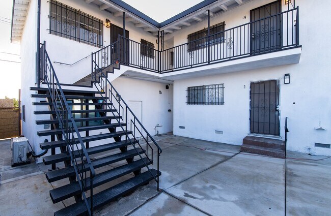 3520 E 7th St Unidad # 2