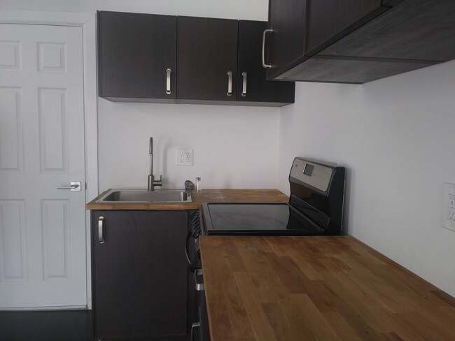 Photo - 2539 Hubbard St