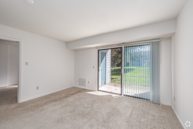 1BR, 1BA - 650SF - Living Room