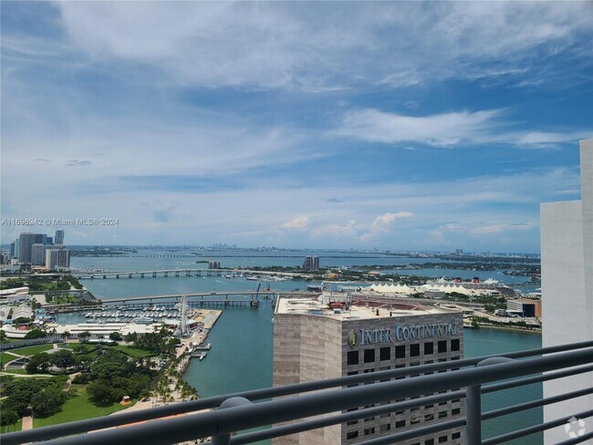 Building Photo - 325 S Biscayne Blvd Unit LPH 22 Rental