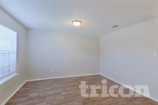 Photo - 2922 Marquis Ln