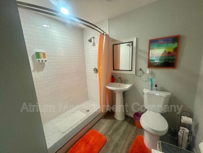 Photo - 1904 W Clinton St