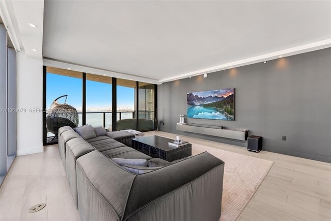 Photo - 460 NE 28th St Unidad 1601