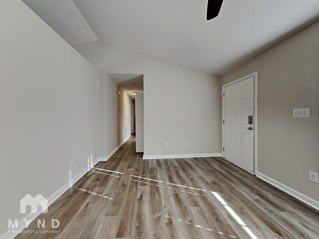 Photo - 832 St Andrews Pl