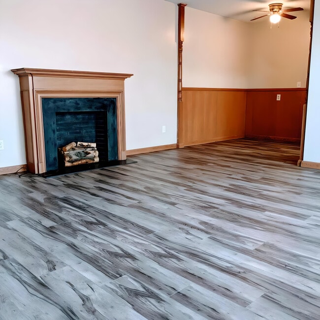 Trailway Apartments