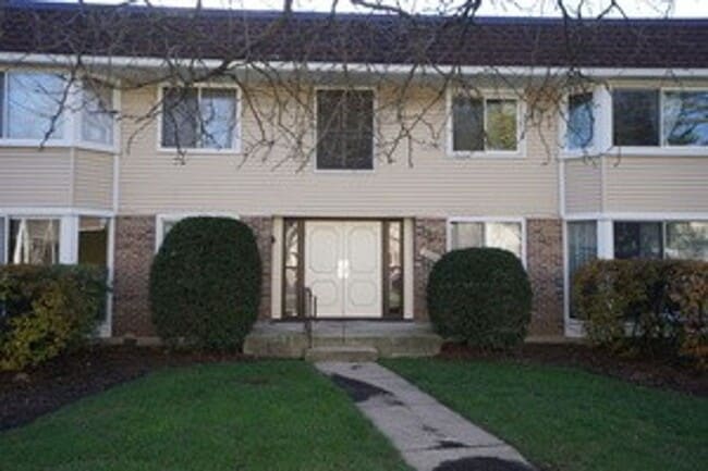 Building Photo - Two Bedroom Two Bath- Great Location Rental