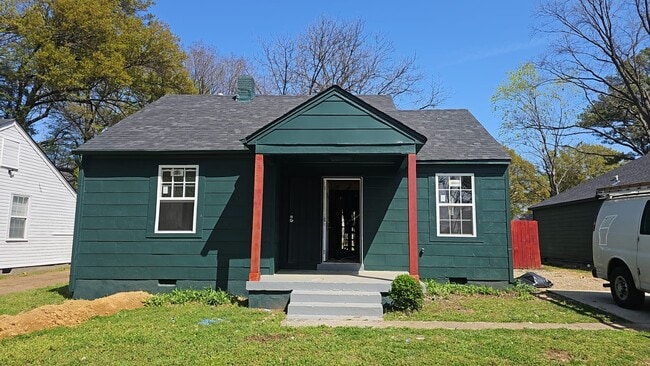 Building Photo - 768 Dallas St Rental