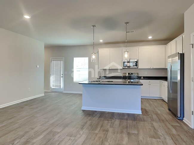 Photo - 3997 Zepelin Wy