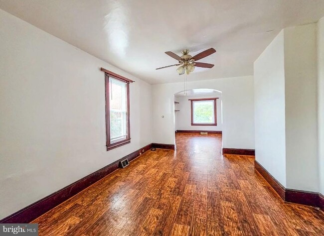 Photo - 8 N Virginia Ave