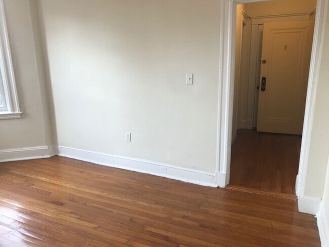 Photo - 4-1175 Boylston St