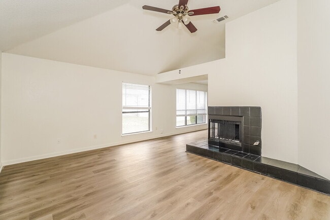 Photo - 936 Manor Dr